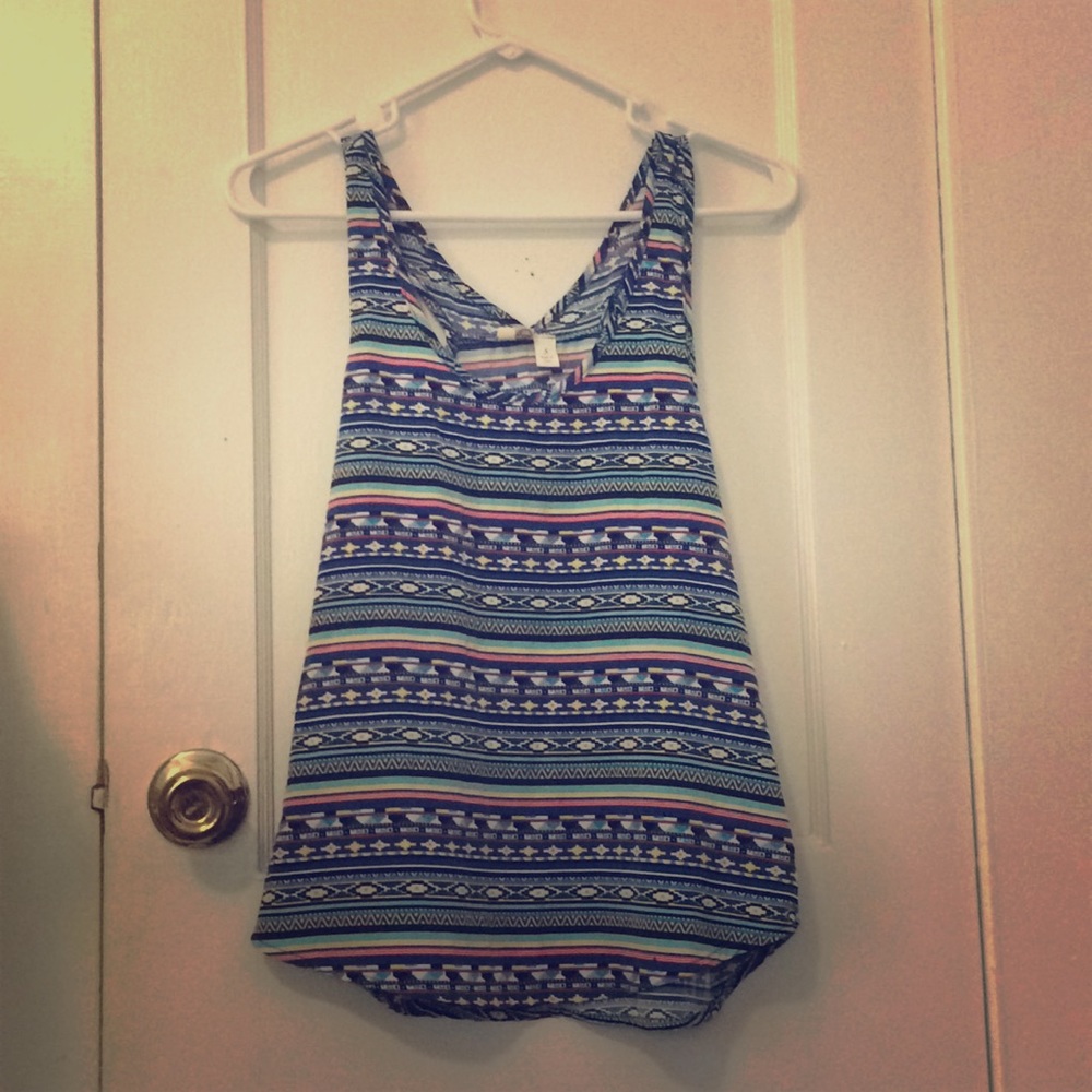 Small 100% polyester blue patterned tank top